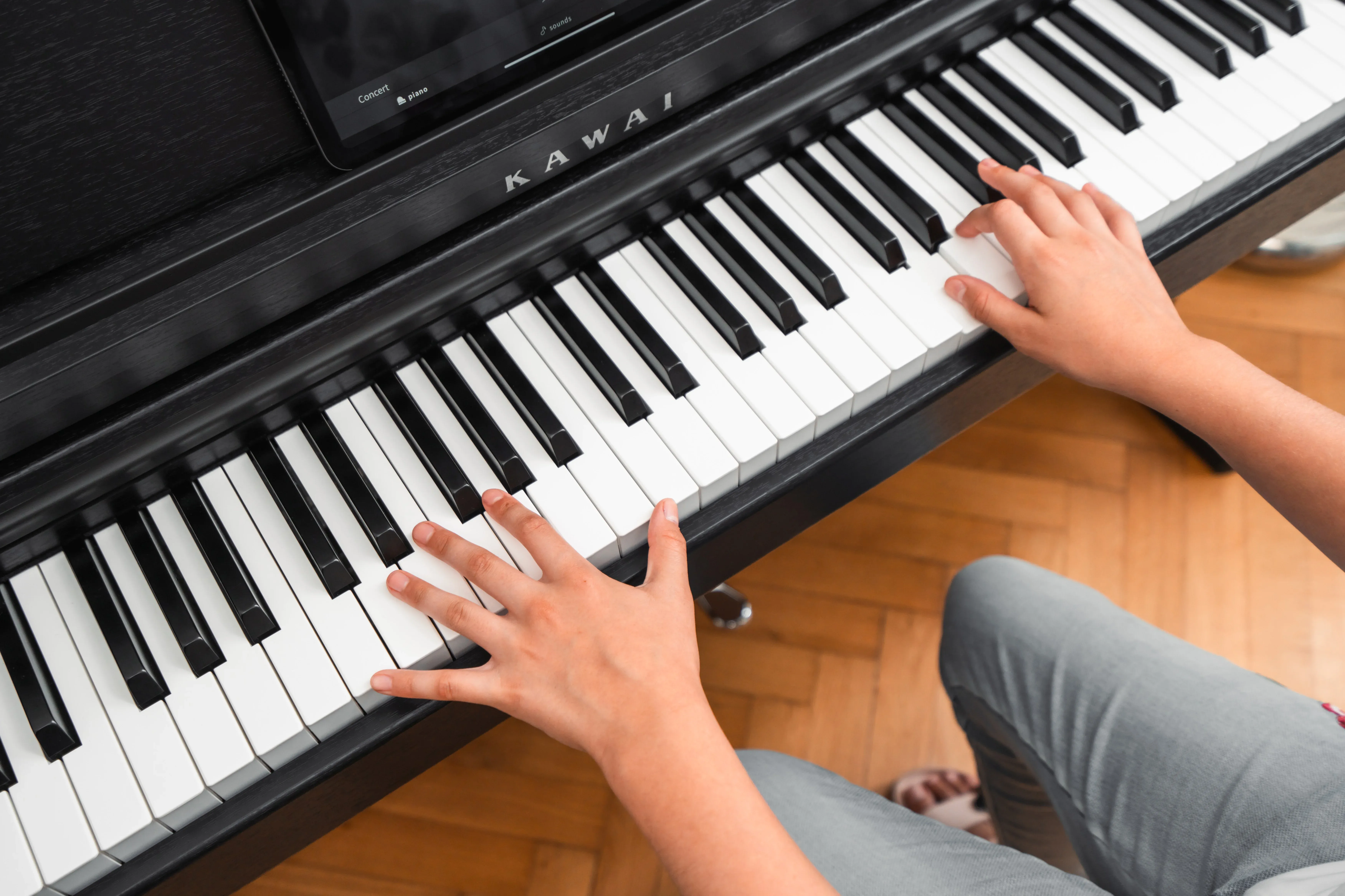 Hands playing the Kawai CX202