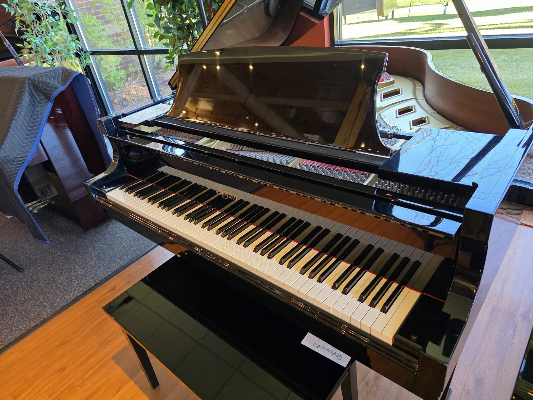 Boston 5'3" Baby Grand Ebony Polish USED